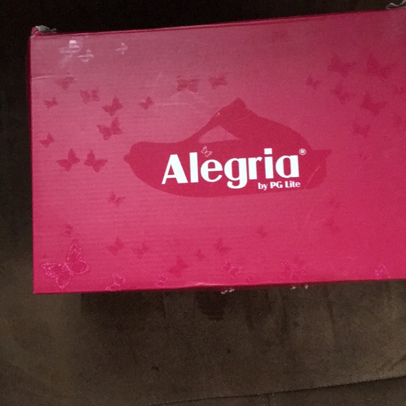 Awesome Allegria Hard to Find Color - Picture 3 of 5